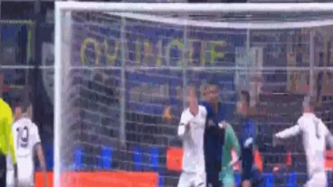 中国队速滑世界杯斩获银牌与铜牌，人民日报客户端独家报道